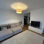 Appartement Deux Chambres Moderne Avec Vue Imprenable Sur Le Parc Et Immense Terasse