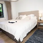 Appartement Tres Lumineux De 120m2 *