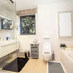 Appartement Tres Lumineux De 120m2