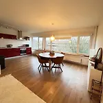 Appartement Une Chambre Moderne Avec Vue Imprenable Sur Le Parc Et Immense Terrasse - Ideal Pour Une Escapade Urbaine!
