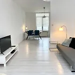 Appartement Wit Ii, Near Metro, Train N7670 *