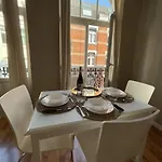 Appartement Lumineux Dans Un Quartier Anime #2 *