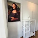 Appartement Lumineux Dans Un Quartier Anime