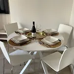 Appartement Lumineux Dans Un Quartier Anime