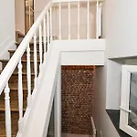 Family Duplex Getaway - Perfectly Positioned For City Adventures