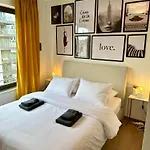 Urbanstay Suites - Jacqmain Downtown Suite