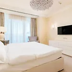 Free Parking & Wifi Designed Apartments In Centr Of City