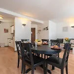 Eu Quarter Apartment