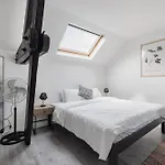 Cosy Place Expo 200 * Brussel