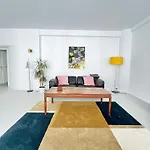 5 Min From Grand Place 1 Bedroom Apt Renovated!