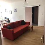 Appartement Entierement Renove Et Equipe De Deux Chambres Dans Le Quartier Schuman