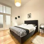 Charming Uccle - 1 Bedroom Appartement Brussel
