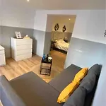 Appartement Superbe Full Equipe Avec Cour Exterieur