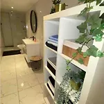 Superbe Full Equipe Avec Cour Exterieur Appartement