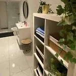 Appartement Superbe Full Equipe Avec Cour Exterieur