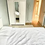 Beautiful 2 Bedroom Familiar Luxury Apartment
