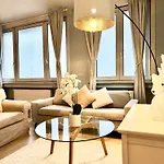 Beautiful 2 Bedroom Familiar Luxury Apartment