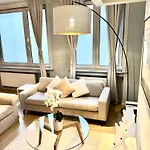 Beautiful 2 Bedroom Familiar Luxury Apartment