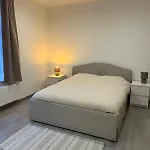 Appartement Confortable Avec Garage Premier Etage Sans Terrasse Brussel