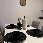 Appartement De Luxe Entierement Renove - Proche Aeroport De Bruxelles, Quartier Chic