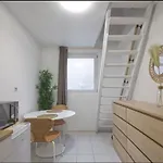 Nid Douillet Et Chaleureux Brussel