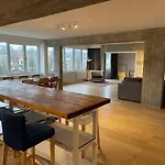 Penthouse Deschanel *