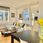 Lovely Loft In Panoramic View!
