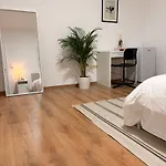 Cozy Private Room With Terrace & Workspace