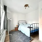 Spacious Family Apartment Midi