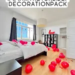 Lovely Loft In Panoramic View!