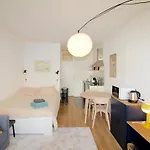 Brand New & Cosy - Louise & Stephanie Area