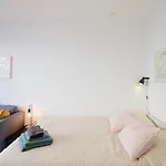 Brand New & Cosy - Louise & Stephanie Area