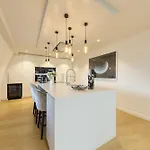 Triplex Penthouse In The Center