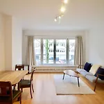 Very & Large Studio-plasky * Brussel