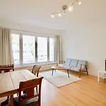 Very & Large Studio-plasky Appartement