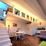 Cosy Flat, Location