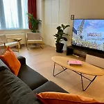 Grand Place - Prime Location 2 Bedroom Apartment