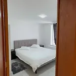 Luxury Apartment 2Br & Jacuzzi Near Expo 12 & Ing Arena