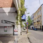 Louise City Center