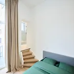 Louise Center Apartment *