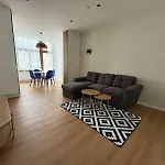 Le Goujons - New Apartment Near Midi Station