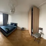 Chambre Privee Dans Un Appartement Central Et Partage