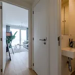 Large Studio Apartment In A Serviced Building