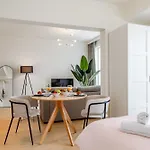 Large Studio Apartment In A Serviced Building