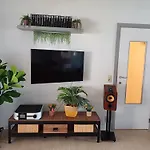 Apartment With Terrace In Berchem-Sainte-Agathe