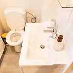 Appartement Sous Toit Lumineux Avec Garage Et 4 Pieces En Enfilade