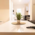 Sous Toit Lumineux Avec Garage Et 4 Pieces En Enfilade Brussel