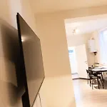 Sous Toit Lumineux Avec Garage Et 4 Pieces En Enfilade Appartement