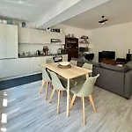 Tiny House Avec Terrasse Privee, 10 Mins Du Centre