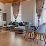 Gare Du Midi - 2-Room Apartment